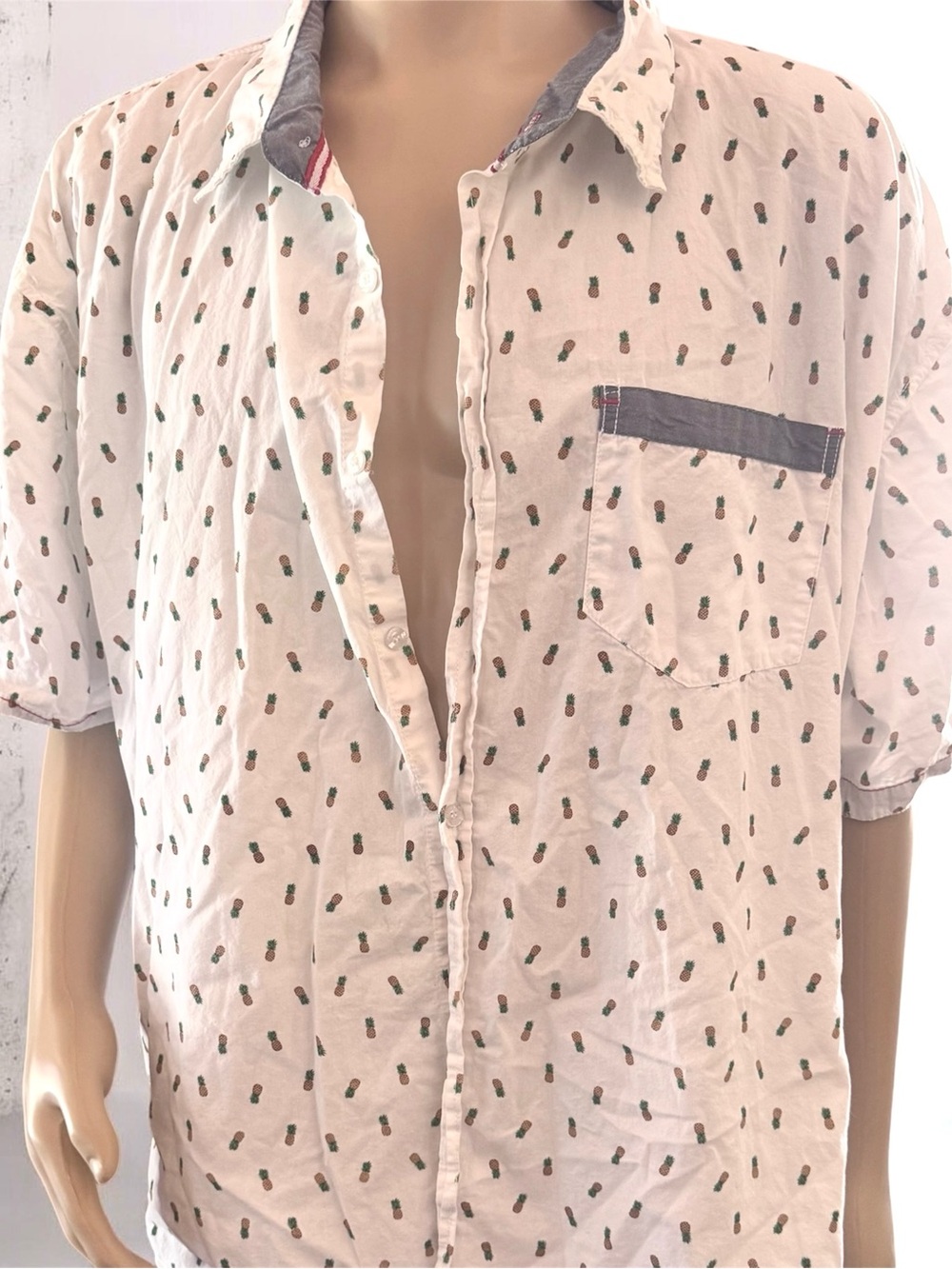 Faze1 white button up shirt with Pineapple Print size 4XL
